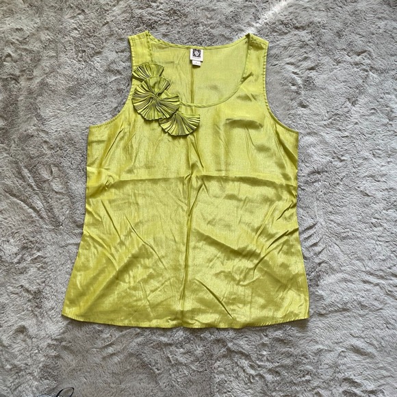 Anne Klein Women's Yellow Sleeveless‎ Top Shirt Floral Applique Pleated Size L - Picture 1 of 6